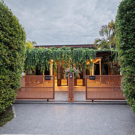 T House Villa Bang Tao Beach  Eksteriør billede